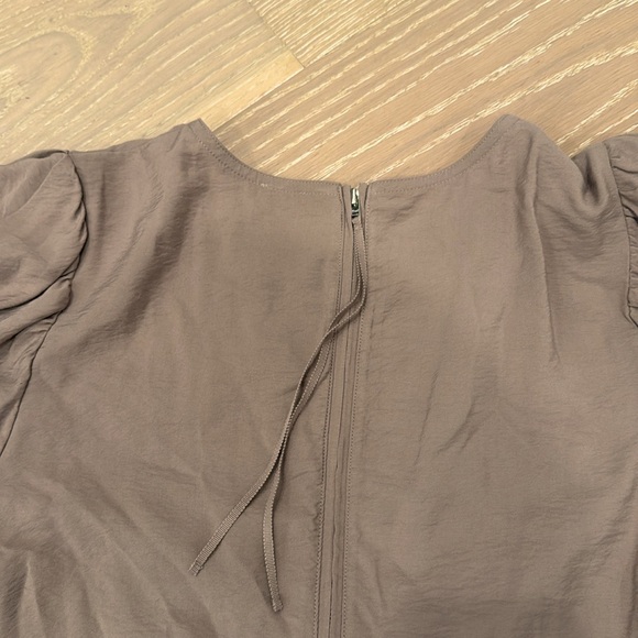 Aritzia Wilfred Henrietta blouse in Taupe. Size 10. Fits like a size 8 - Picture 5 of 7